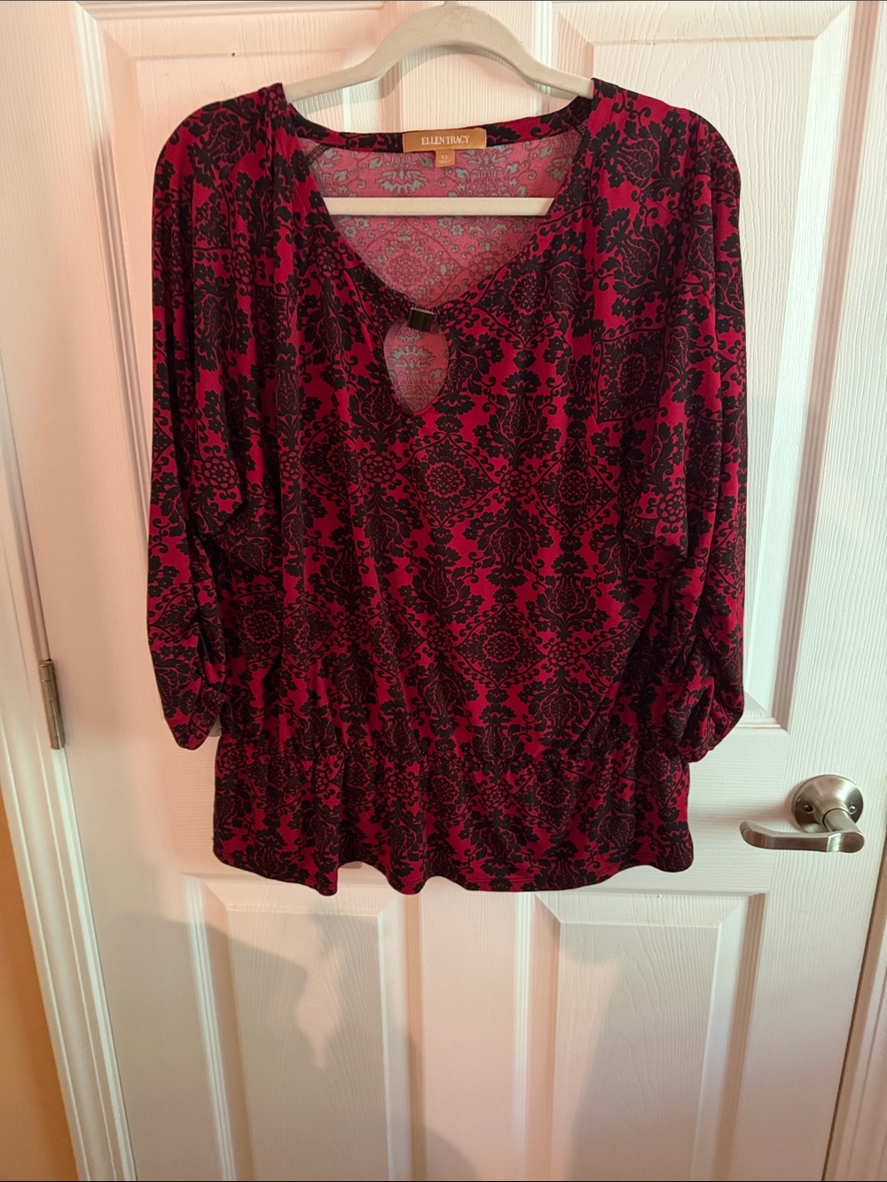 Ellen Tracy Raspberry & Black Damask Keyhole Tunic